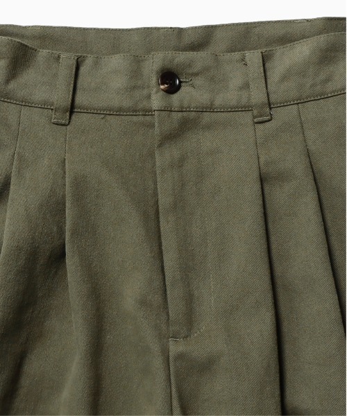 ROOPTOKYO（ループトウキョウ）の「ROOP TOKYO×えーと 2 tuck chino wide pant 2タックチノワイドパンツ（チノパンツ・メンズ・オフホワイト/カーキ・M/S）」の3枚目の写真