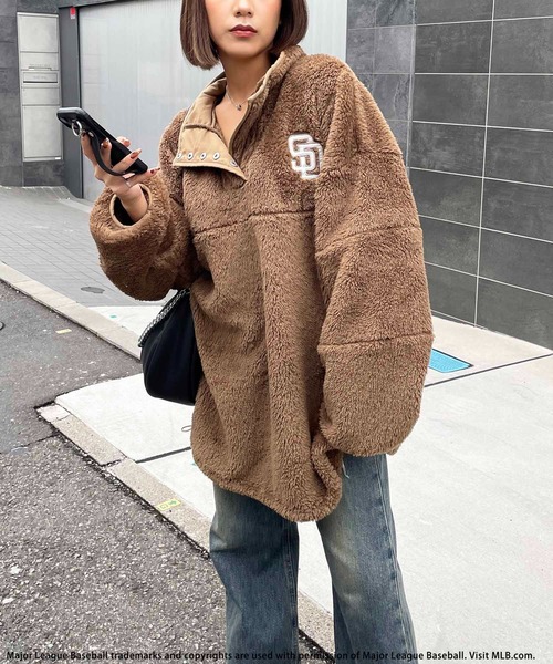 BACK TO THE FIELD（バック トゥー ザ フィールド）の「【MLB】ボアフリースチュニックロゴワンピース（ワンピース・レディース・ブラック/ブラウン/ブルー・FREE）」の10枚目の写真