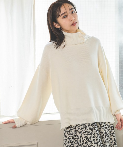 mysty woman（ミスティウーマン）の「パールボタンハイネックニット　995495（ニット/セーター・レディース・ブラック/オフホワイト/ライトピンク・FREE）」の22枚目の写真