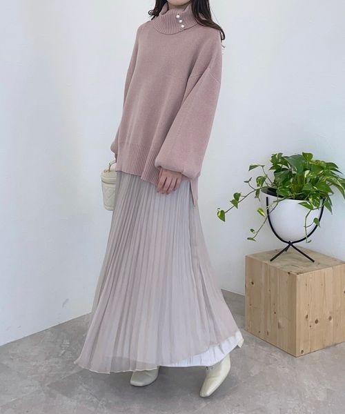 mysty woman（ミスティウーマン）の「パールボタンハイネックニット　995495（ニット/セーター・レディース・ブラック/オフホワイト/ライトピンク・FREE）」の5枚目の写真