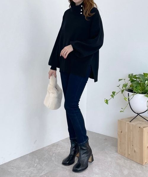 mysty woman（ミスティウーマン）の「パールボタンハイネックニット　995495（ニット/セーター・レディース・ブラック/オフホワイト/ライトピンク・FREE）」の17枚目の写真