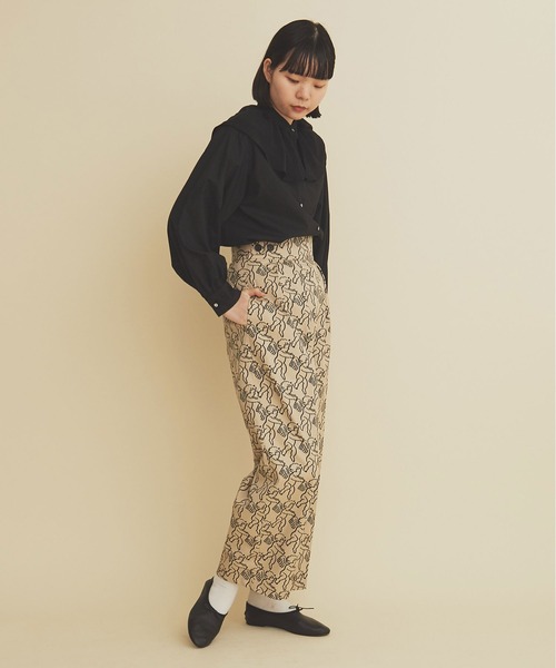 I am I in fact...（アイアムアイインファクト）の「ANGEL CHARM  2tuck pants（その他パンツ・レディース・ベージュ/ネイビー・FREE）」の4枚目の写真