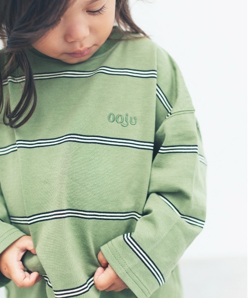 ooju（オージュ）の「【ooju】ボーダーロングTシャツ（Tシャツ/カットソー・キッズ・チャコールグレー/ホワイト/グリーン・1/2/3/4）」の3枚目の写真