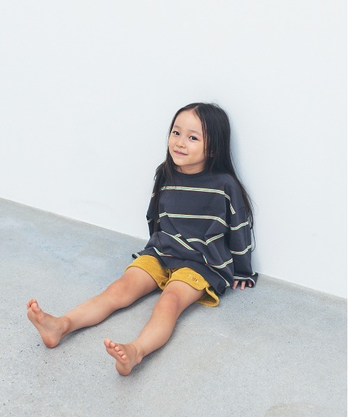 ooju（オージュ）の「【ooju】ボーダーロングTシャツ（Tシャツ/カットソー・キッズ・チャコールグレー/ホワイト/グリーン・1/2/3/4）」の5枚目の写真