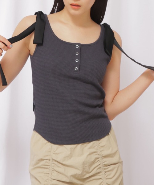 JILL by JILL STUART(ジルバイジルスチュアート)の「◇リボンデザインヘンリータンク(Tシャツ/カットソー・レディース・ホワイト系その他/グレー系その他・FREE)」の1枚目の写真