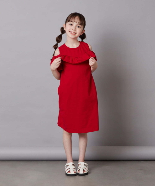a.v.v（アーヴェヴェ）の「[100-130]オフショルフリルカットワンピース（ワンピース・キッズ・レッド/チャコールグレー/ブルー・130/120/100/110）」の6枚目の写真