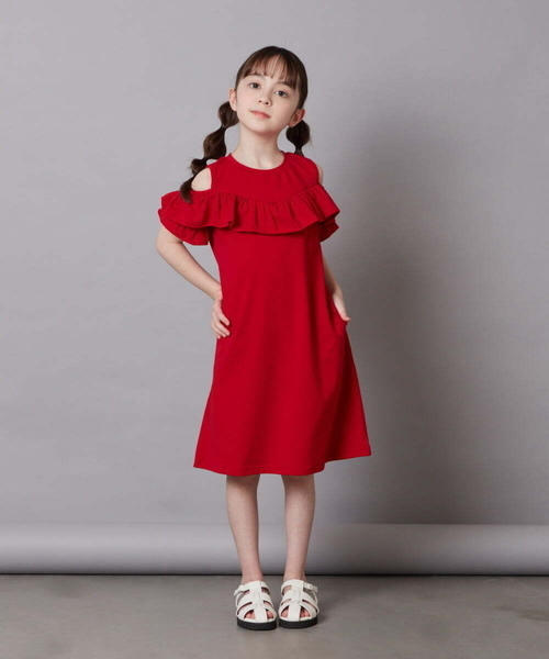a.v.v（アーヴェヴェ）の「[100-130]オフショルフリルカットワンピース（ワンピース・キッズ・レッド/チャコールグレー/ブルー・130/120/100/110）」の7枚目の写真