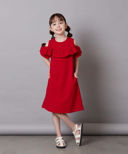 a.v.v（アーヴェヴェ）の「[100-130]オフショルフリルカットワンピース（ワンピース・キッズ・レッド/チャコールグレー/ブルー・130/120/100/110）」の8枚目の写真