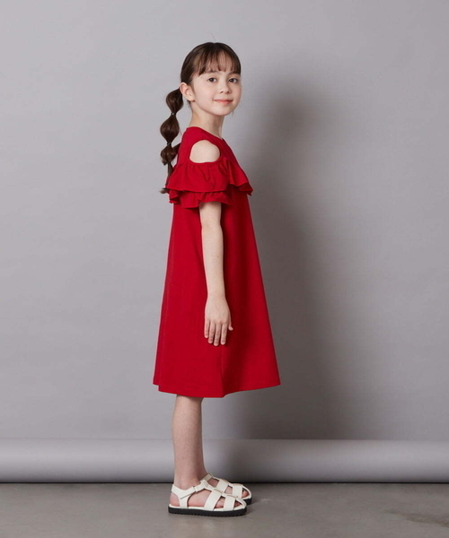 a.v.v（アーヴェヴェ）の「[100-130]オフショルフリルカットワンピース（ワンピース・キッズ・レッド/チャコールグレー/ブルー・130/120/100/110）」の9枚目の写真