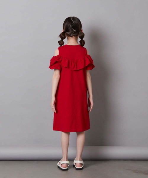 a.v.v（アーヴェヴェ）の「[100-130]オフショルフリルカットワンピース（ワンピース・キッズ・レッド/チャコールグレー/ブルー・130/120/100/110）」の10枚目の写真
