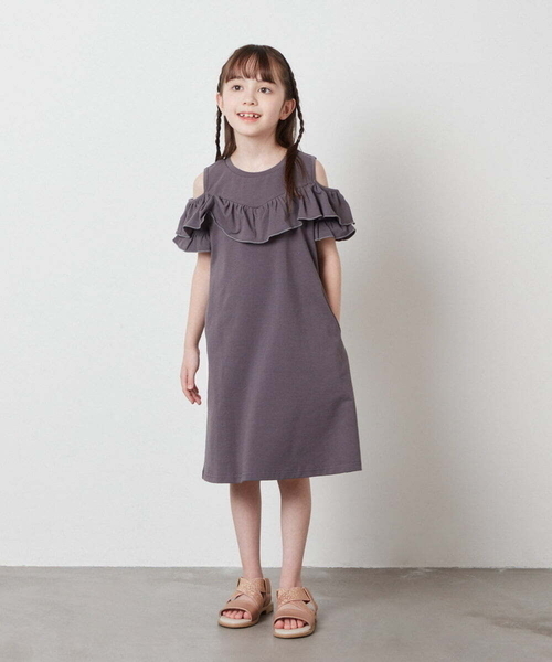 a.v.v（アーヴェヴェ）の「[100-130]オフショルフリルカットワンピース（ワンピース・キッズ・レッド/チャコールグレー/ブルー・130/120/100/110）」の14枚目の写真