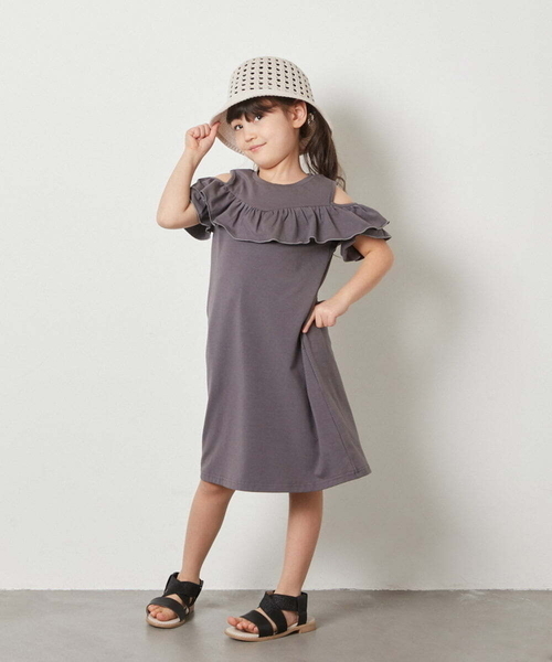a.v.v（アーヴェヴェ）の「[100-130]オフショルフリルカットワンピース（ワンピース・キッズ・レッド/チャコールグレー/ブルー・130/120/100/110）」の20枚目の写真