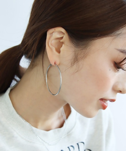 abaskdesign(アバスクデザイン)の「金属アレルギー対応 選べるサイズ シンプルフープステンレスピアス(ピアス(両耳用)・レディース・シルバー/ゴールド/シルバー系その他/ゴールド系その他・MEDIUM/LARGE)」の13枚目の写真