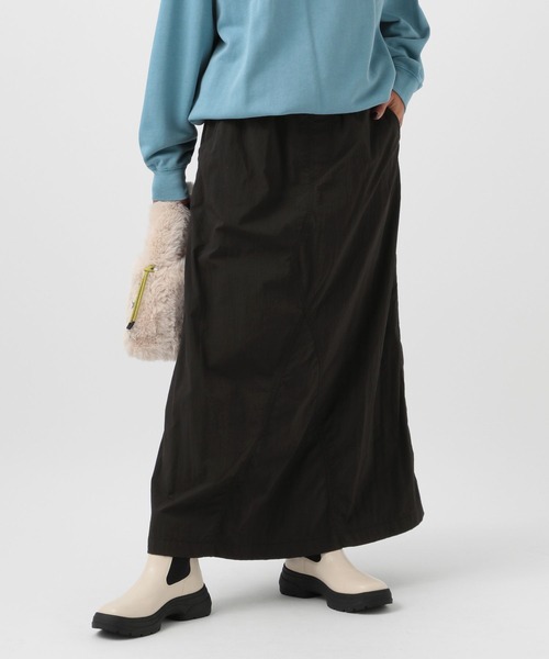 BAYFLOW（ベイフロー）の「[2WAYデザイン]ウエストギャザージャンパースカート（ジャンパースカート・レディース・ブラック/インディゴブルー/カーキ・SMALL/MEDIUM）」の2枚目の写真