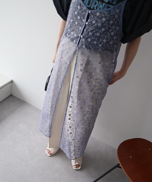 earth music&ecology（アースミュージックアンドエコロジー）の「チュールレースレイヤードキャミドレ（ワンピース・レディース・アイボリー/ブラック/グレイッシュブルー・FREE）」の20枚目の写真