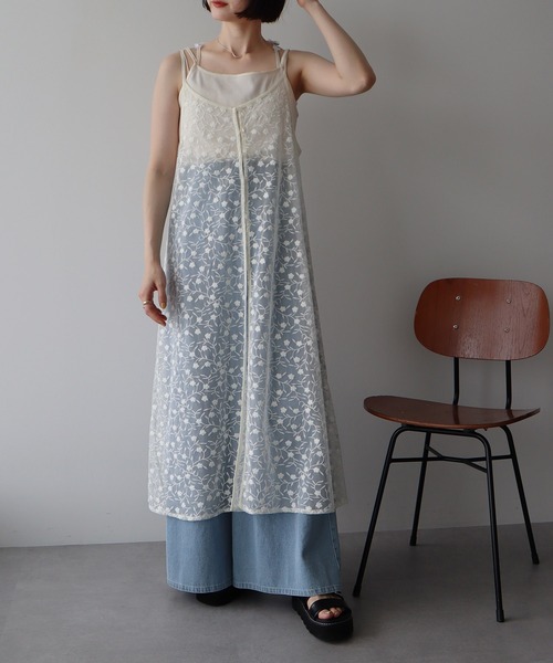 earth music&ecology（アースミュージックアンドエコロジー）の「チュールレースレイヤードキャミドレ（ワンピース・レディース・アイボリー/ブラック/グレイッシュブルー・FREE）」の10枚目の写真