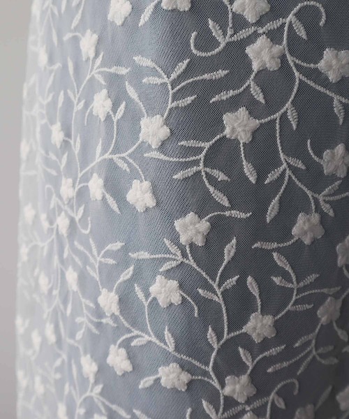 earth music&ecology（アースミュージックアンドエコロジー）の「チュールレースレイヤードキャミドレ（ワンピース・レディース・アイボリー/ブラック/グレイッシュブルー・FREE）」の8枚目の写真