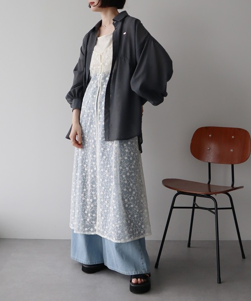 earth music&ecology（アースミュージックアンドエコロジー）の「チュールレースレイヤードキャミドレ（ワンピース・レディース・アイボリー/ブラック/グレイッシュブルー・FREE）」の9枚目の写真