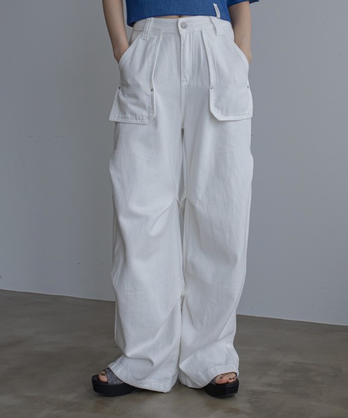 VACANCY（ヴァカンシー）の「デニムタックカーゴパンツ（デニムパンツ・レディース・ホワイト/ブラック/ブルー・SMALL/LARGE/MEDIUM）」の2枚目の写真