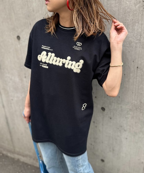 mi via loca(ミヴィアロカ)の「GILDAN ハート+Alluringロゴ半袖Tシャツ 【PT NO. MVL048 ※2A】(Tシャツ/カットソー・レディース・オフホワイト/ナチュラル/ブラック/サックスブルー・MEDIUM/LARGE)」の2枚目の写真