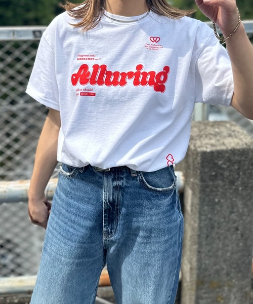 mi via loca(ミヴィアロカ)の「GILDAN ハート+Alluringロゴ半袖Tシャツ 【PT NO. MVL048 ※2A】(Tシャツ/カットソー・レディース・オフホワイト/ナチュラル/ブラック/サックスブルー・MEDIUM/LARGE)」の6枚目の写真