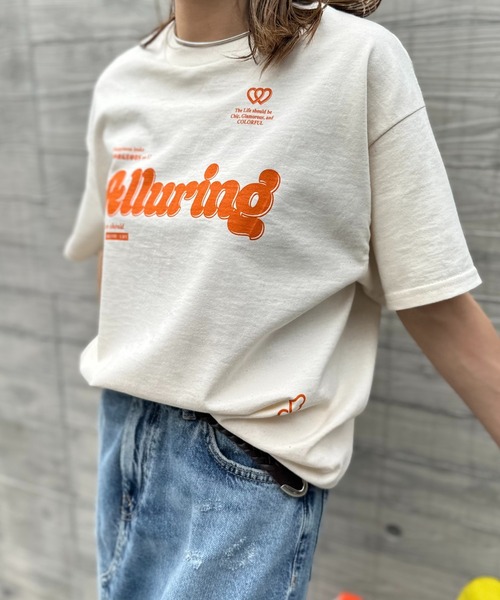 mi via loca(ミヴィアロカ)の「GILDAN ハート+Alluringロゴ半袖Tシャツ 【PT NO. MVL048 ※2A】(Tシャツ/カットソー・レディース・オフホワイト/ナチュラル/ブラック/サックスブルー・MEDIUM/LARGE)」の19枚目の写真