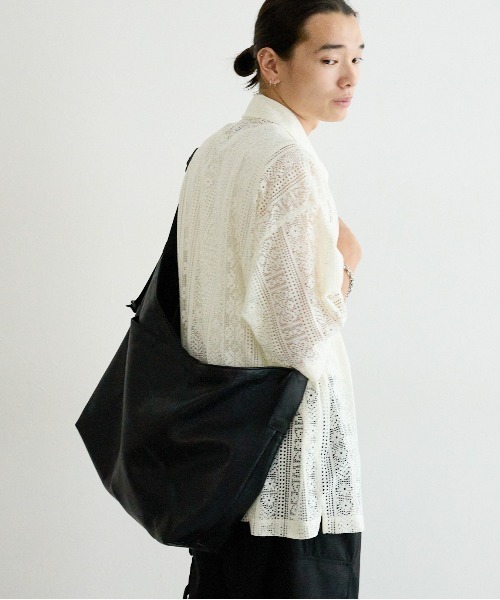 RAGEBLUE（レイジブルー）の「シンセティックレザー/ラージショルダーバッグ（ショルダーバッグ・メンズ・ブラック・FREE）」の3枚目の写真