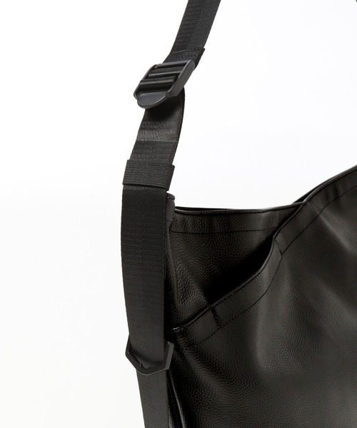 RAGEBLUE（レイジブルー）の「シンセティックレザー/ラージショルダーバッグ（ショルダーバッグ・メンズ・ブラック・FREE）」の19枚目の写真