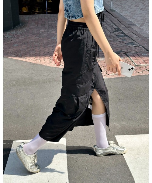 3.3 Field Trip （3.3フィールドトリップ）の「3.3 Field Trip／ナイロンカーゴロングスカート（スカート・レディース・チャコール/ブラック・FREE）」の4枚目の写真