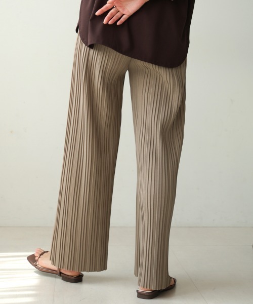 Bou Jeloud（ブージュルード）の「プリーツパンツ（その他パンツ・レディース・オフホワイト/ブラック/グレイッシュベージュ・M）」の11枚目の写真