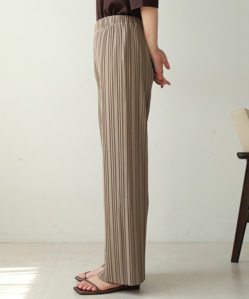 Bou Jeloud（ブージュルード）の「プリーツパンツ（その他パンツ・レディース・オフホワイト/ブラック/グレイッシュベージュ・M）」の7枚目の写真