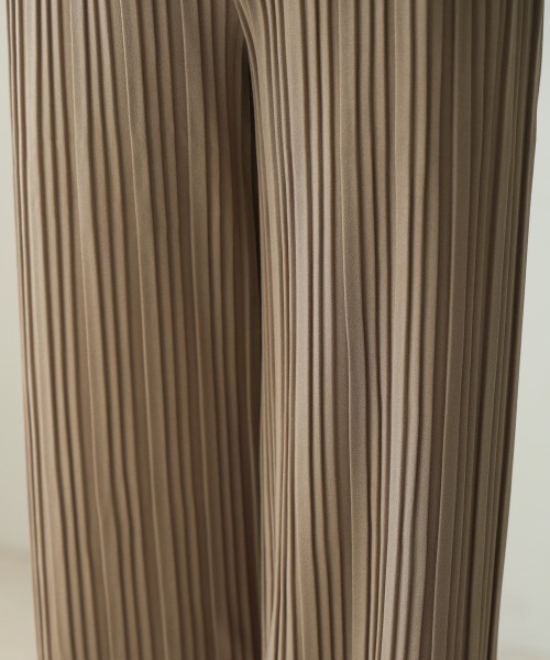 Bou Jeloud（ブージュルード）の「プリーツパンツ（その他パンツ・レディース・オフホワイト/ブラック/グレイッシュベージュ・M）」の4枚目の写真