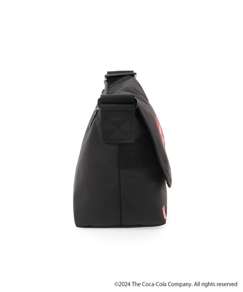 Manhattan Portage(マンハッタンポーテージ)の「Nylon Messenger Bag JR Back pocket Coca-Cola(メッセンジャーバッグ・メンズ・ブラック・SMALL)」の15枚目の写真