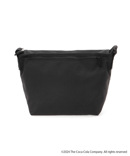 Manhattan Portage(マンハッタンポーテージ)の「Nylon Messenger Bag JR Back pocket Coca-Cola(メッセンジャーバッグ・メンズ・ブラック・SMALL)」の14枚目の写真