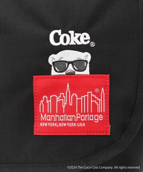 Manhattan Portage(マンハッタンポーテージ)の「Nylon Messenger Bag JR Back pocket Coca-Cola(メッセンジャーバッグ・メンズ・ブラック・SMALL)」の6枚目の写真