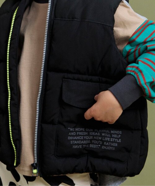 BREEZE(ブリーズ)の「【WEB限定】ふわ軽インサレーションベスト(ダウンベスト・キッズ・カーキ/ブラック/レインボー/イエロー/パープル・140/130/120/110/100/90/80)」の18枚目の写真