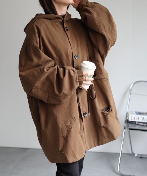 CREARE -LINO-（クレアーレリノ）の「＜ユニセックス＞ダメージ加工ミリタリーコート/フード付き/微起毛（その他アウター・レディース・ブラウン/アイボリー・FREE）」の6枚目の写真