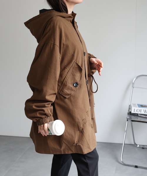 CREARE -LINO-（クレアーレリノ）の「＜ユニセックス＞ダメージ加工ミリタリーコート/フード付き/微起毛（その他アウター・レディース・ブラウン/アイボリー・FREE）」の13枚目の写真