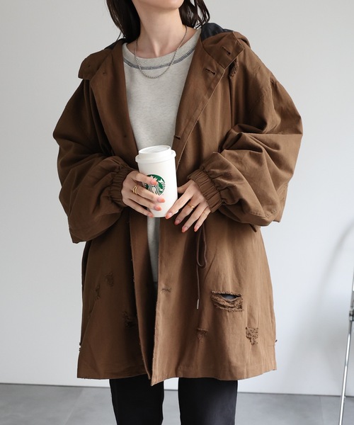 CREARE -LINO-（クレアーレリノ）の「＜ユニセックス＞ダメージ加工ミリタリーコート/フード付き/微起毛（その他アウター・レディース・ブラウン/アイボリー・FREE）」の3枚目の写真