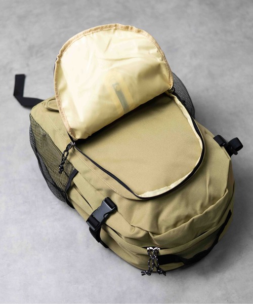 CONVERSE(コンバース)の「『CONVERSE』LOGO PRINT BACK PACK(バックパック/リュック・レディース・ブラック系その他/ブラック/ベージュ・FREE)」の4枚目の写真