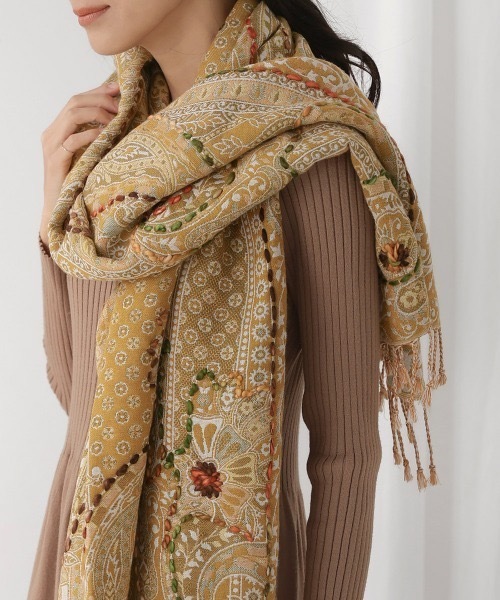 Bou Jeloud(ブージュルード)の「インド刺繍ストール(ストール/ショール・レディース・グリーン/ベージュ/イエロー/ネイビー・フリ-)」の4枚目の写真