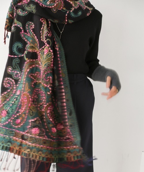 Bou Jeloud(ブージュルード)の「インド刺繍ストール(ストール/ショール・レディース・グリーン/ベージュ/イエロー/ネイビー・フリ-)」の8枚目の写真