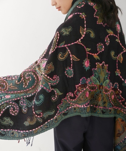 Bou Jeloud(ブージュルード)の「インド刺繍ストール(ストール/ショール・レディース・グリーン/ベージュ/イエロー/ネイビー・フリ-)」の11枚目の写真