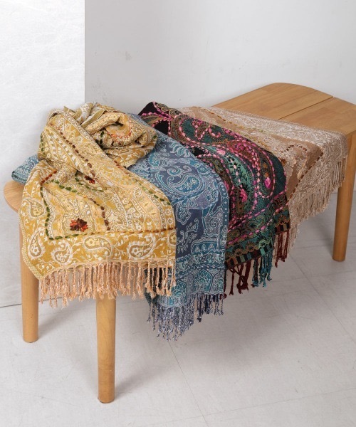 Bou Jeloud(ブージュルード)の「インド刺繍ストール(ストール/ショール・レディース・グリーン/ベージュ/イエロー/ネイビー・フリ-)」の6枚目の写真