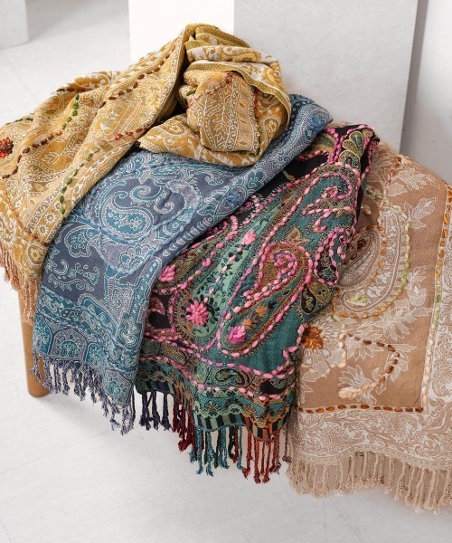Bou Jeloud(ブージュルード)の「インド刺繍ストール(ストール/ショール・レディース・グリーン/ベージュ/イエロー/ネイビー・フリ-)」の5枚目の写真