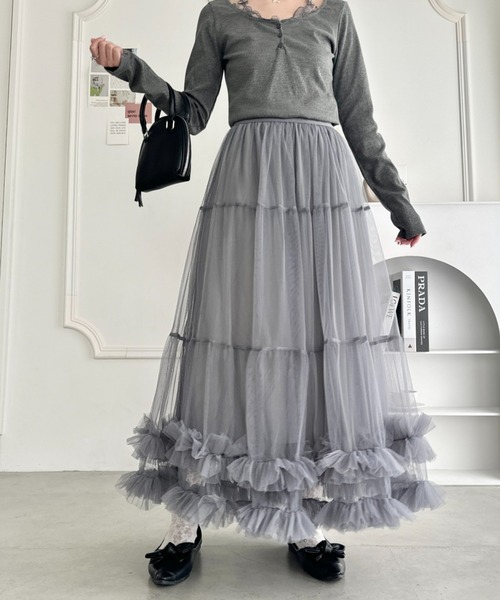 Loueme（ルエム）の「【9色展開 /26SS新色ラベンダー追加】ボリュームフリルチュールティアードスカート（スカート・レディース・ピンク/レッド/アイボリー/ブラック/ライトブルー/グレー/ホワイト/ミント/ラベンダー・FREE）」の4枚目の写真
