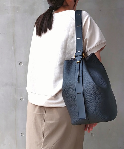 Q(キュー)の「フェイクレザーホーボーバッグ(ボディバッグ/ウエストポーチ・レディース・ベージュ/オリーブ/ブラック・ONE SIZE)」の22枚目の写真