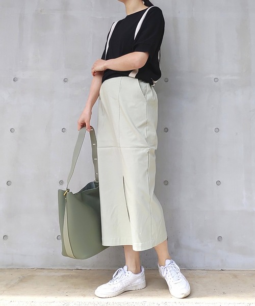 Q(キュー)の「フェイクレザーホーボーバッグ(ボディバッグ/ウエストポーチ・レディース・ベージュ/オリーブ/ブラック・ONE SIZE)」の13枚目の写真