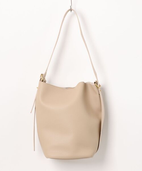 Q(キュー)の「フェイクレザーホーボーバッグ(ボディバッグ/ウエストポーチ・レディース・ベージュ/オリーブ/ブラック・ONE SIZE)」の5枚目の写真