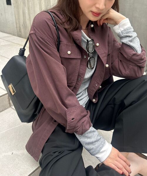 le.coeur blanc（ルクールブラン）の「パールボタンシャツ（シャツ/ブラウス・レディース・カーキオリーブ/サックスブルー/ブルー/ベージュ/ダークグレー/ダークブラウン/ブルー系その他/ブラック・38）」の3枚目の写真